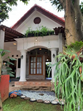 OMAH LUMUT Malang, Best Family Villa 3 Bedrooms Free Pool Kolam Renang